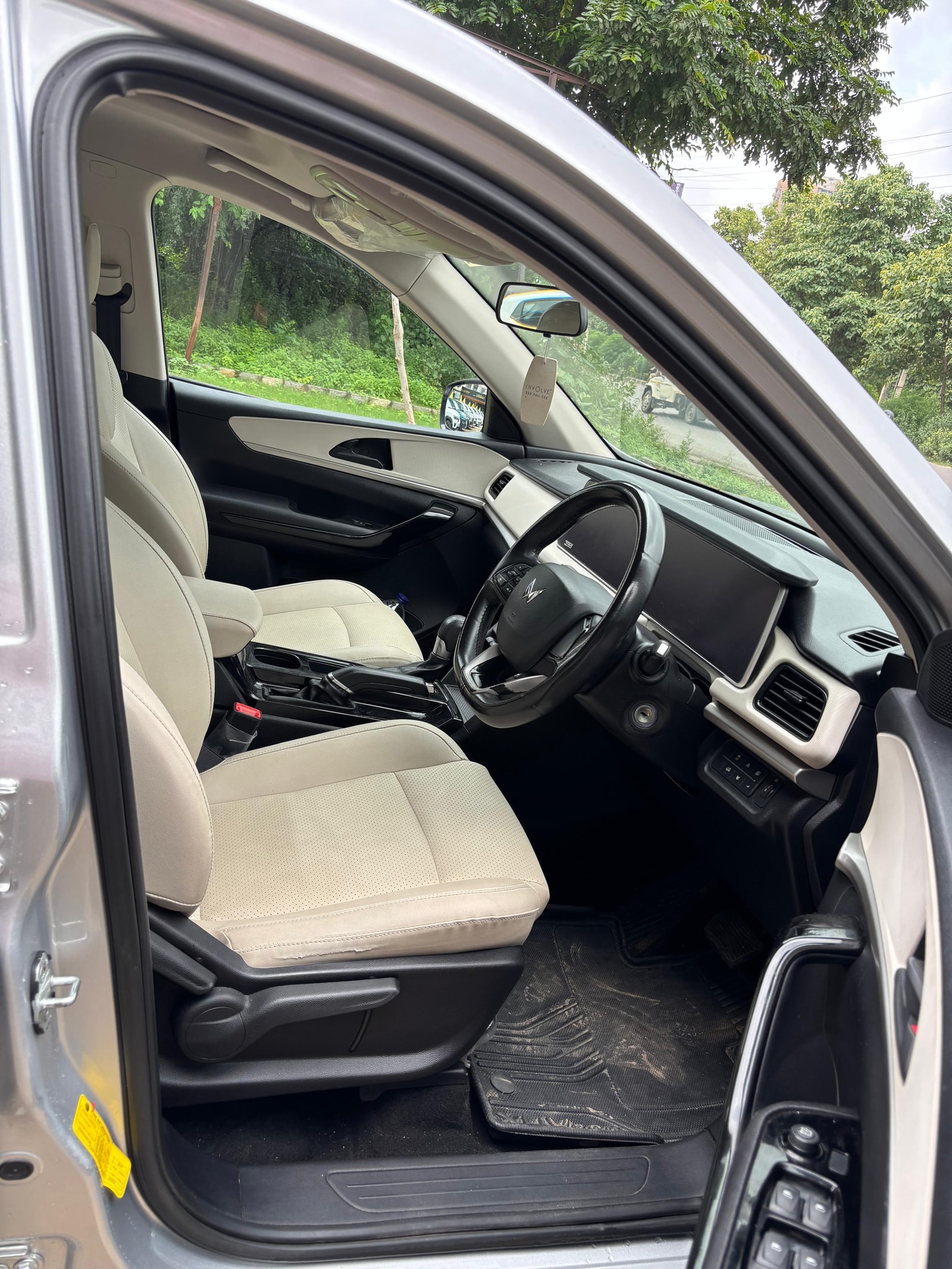 Used 2022 Mahindra XUV700 Used 2022 Mahindra XUV700