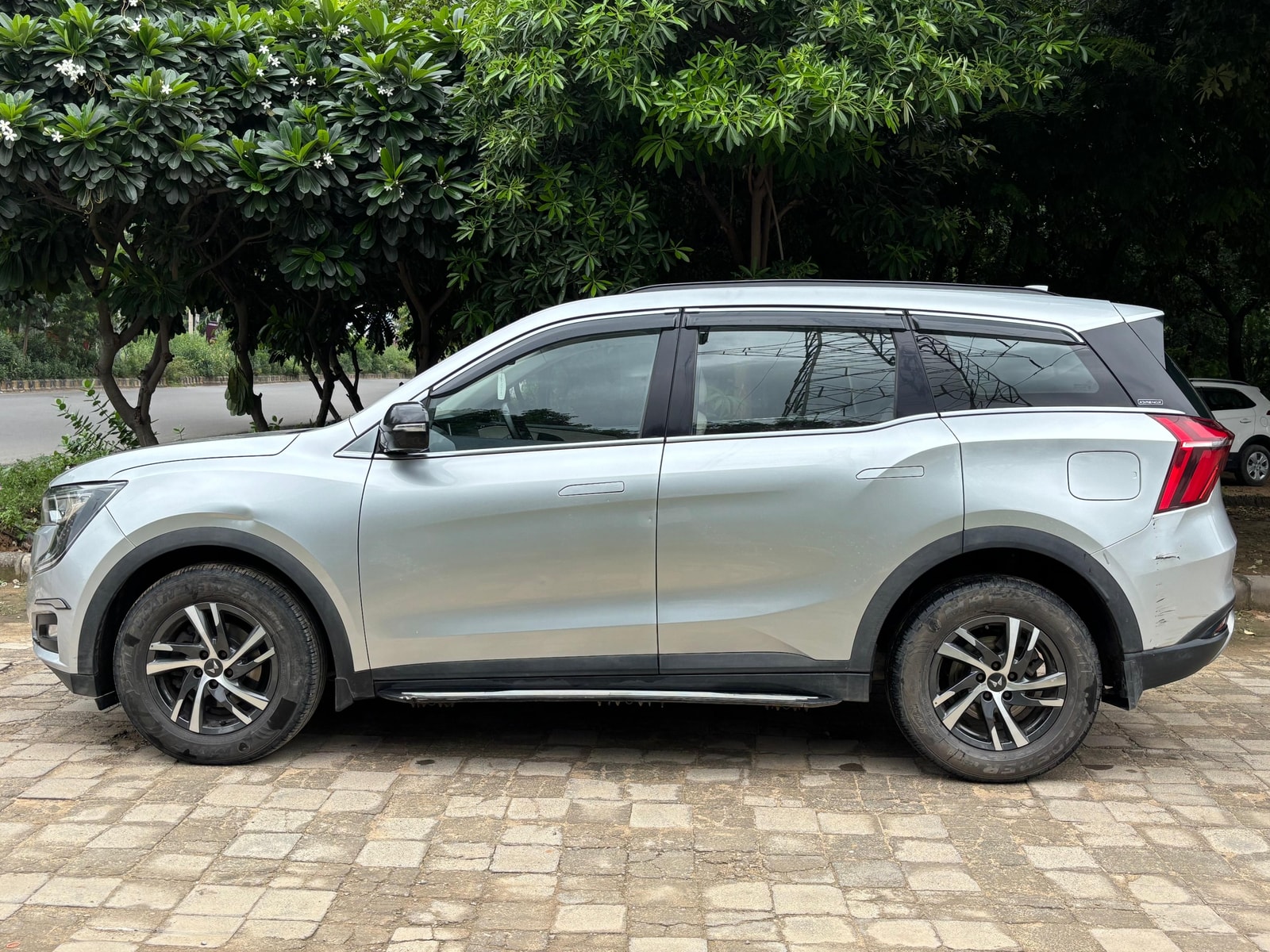 Used 2022 Mahindra XUV700 Used 2022 Mahindra XUV700