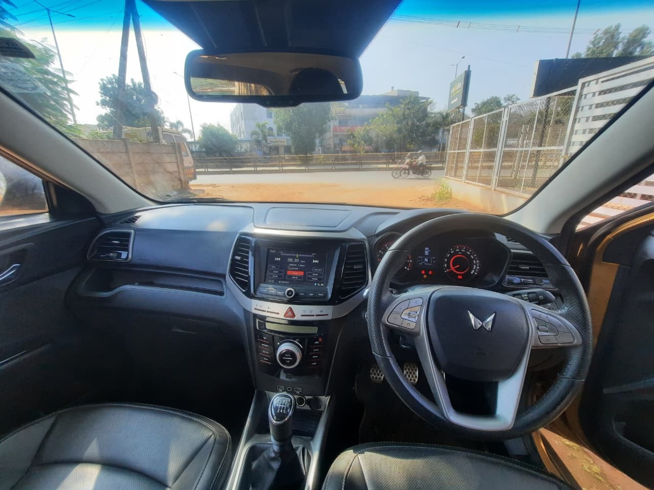 Used 2022 Mahindra XUV300 Used 2022 Mahindra XUV300