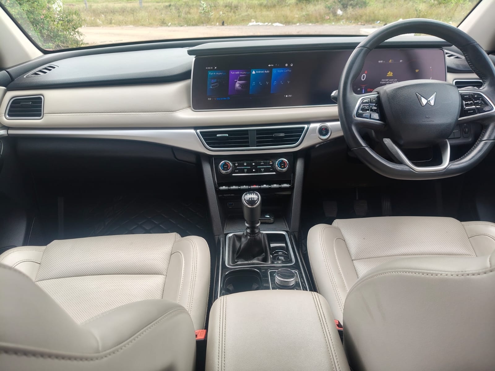 Used 2022 Mahindra XUV700 Used 2022 Mahindra XUV700