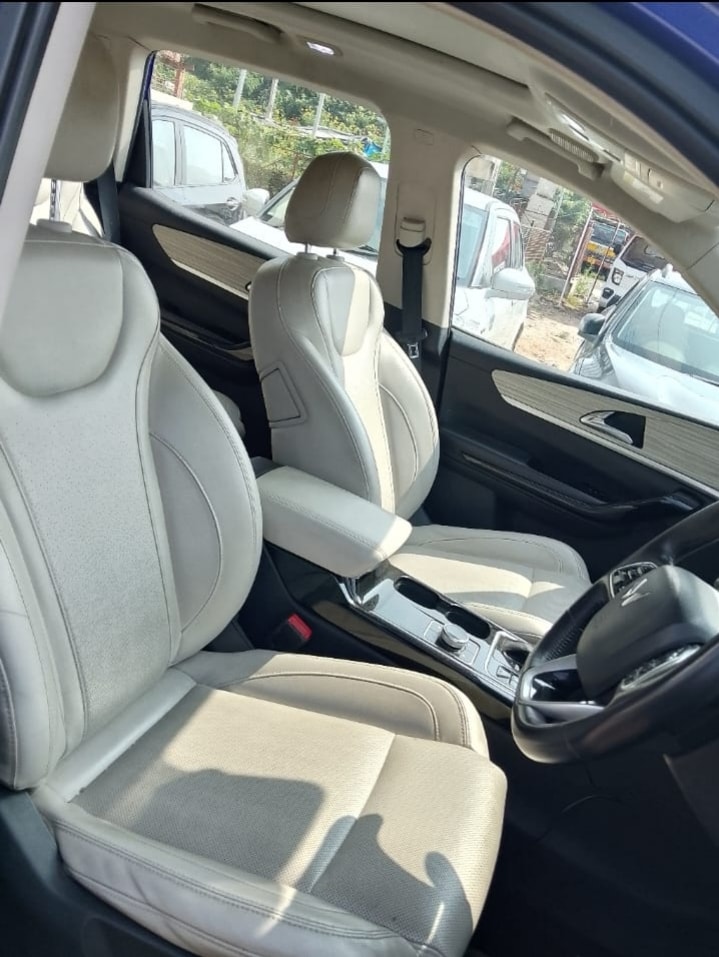 Used 2021 Mahindra XUV700 Used 2021 Mahindra XUV700