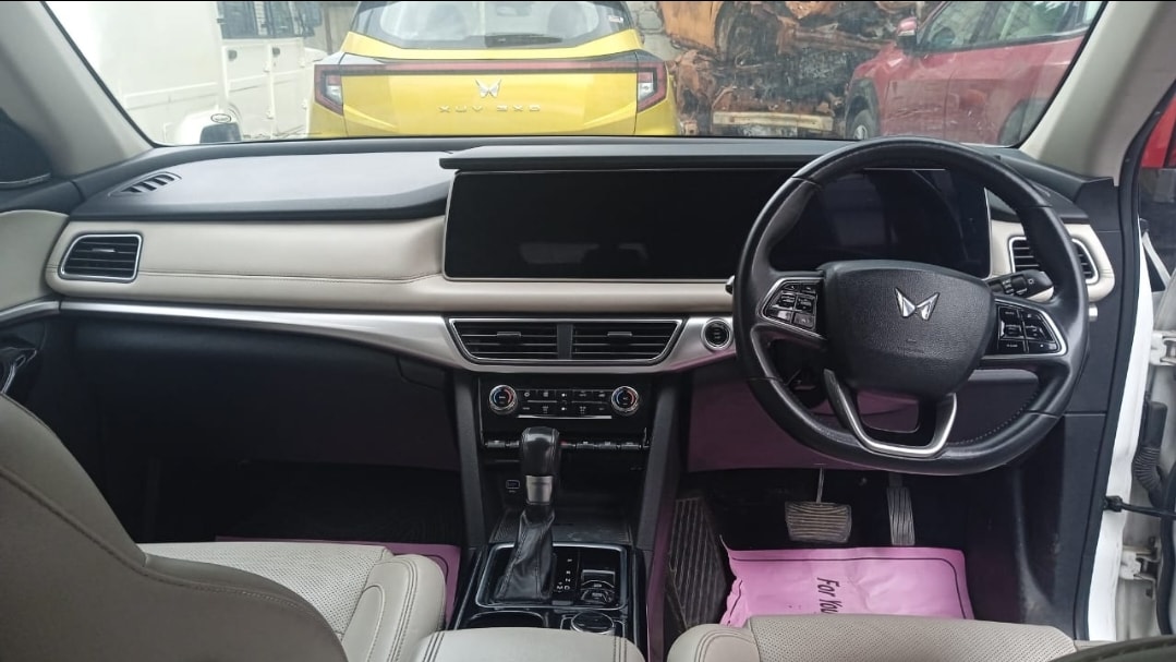 Used 2023 Mahindra XUV700 Used 2023 Mahindra XUV700