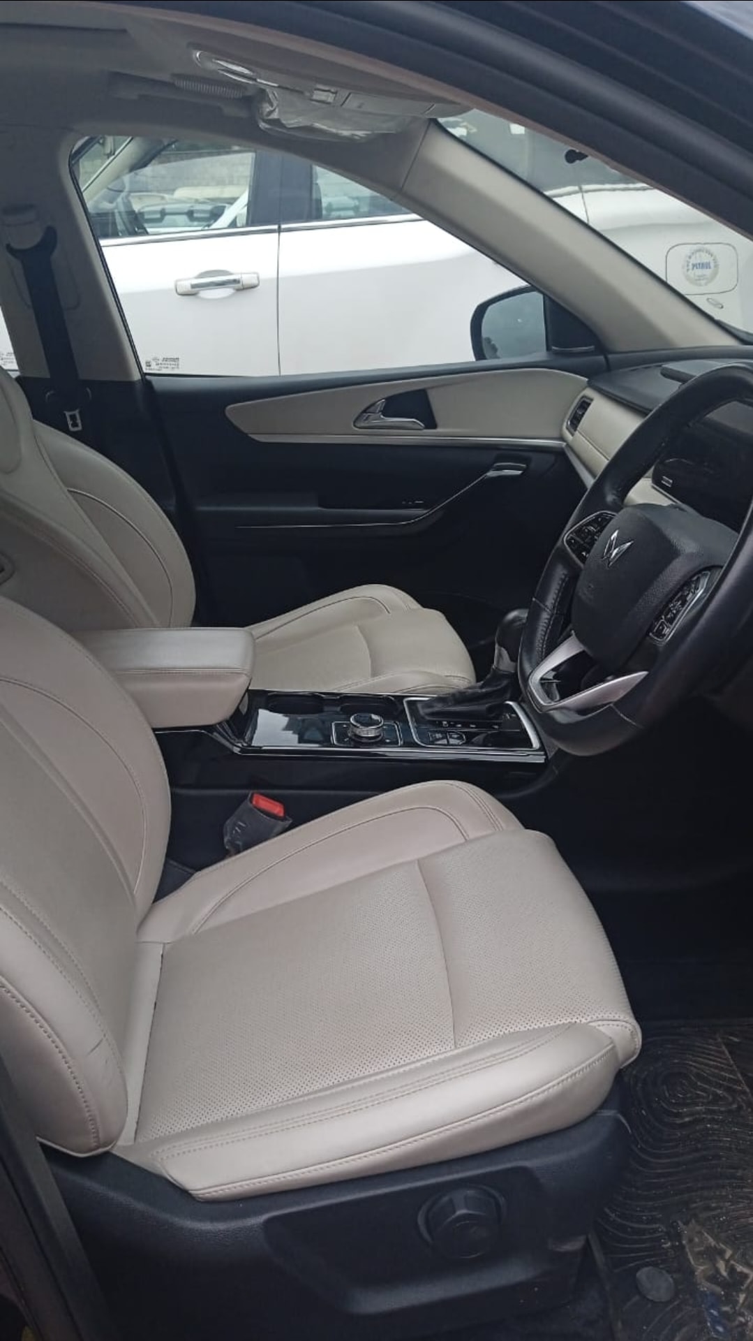 Used 2023 Mahindra XUV700 Used 2023 Mahindra XUV700