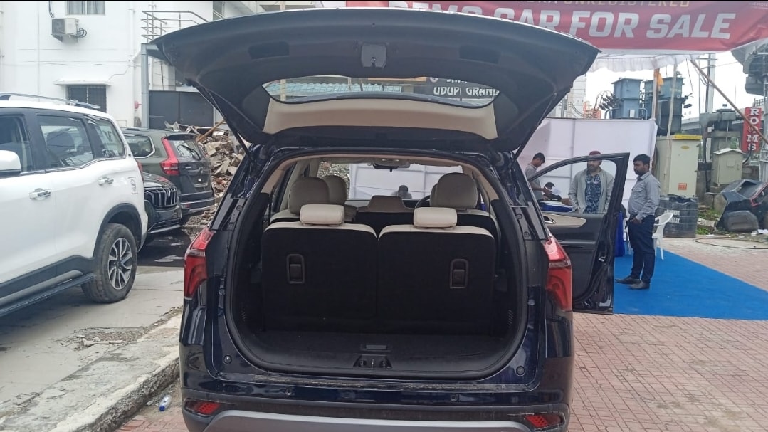 Used 2023 Mahindra XUV700 Used 2023 Mahindra XUV700