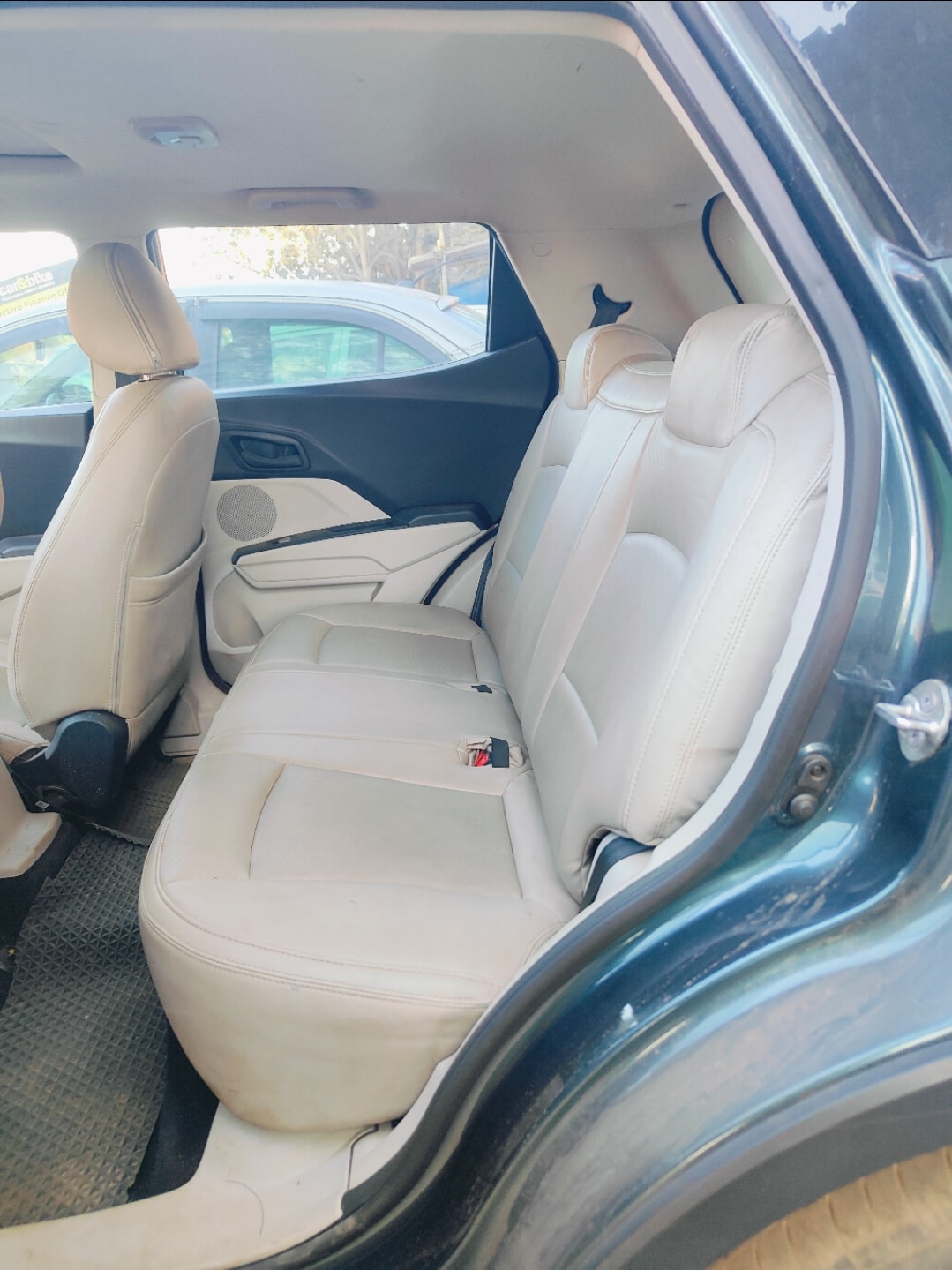 Used 2023 Mahindra XUV300 Used 2023 Mahindra XUV300