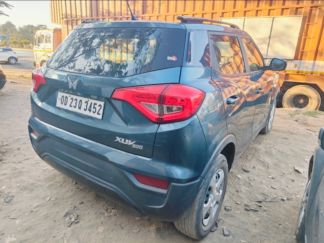 Used 2023 Mahindra XUV300 Used 2023 Mahindra XUV300