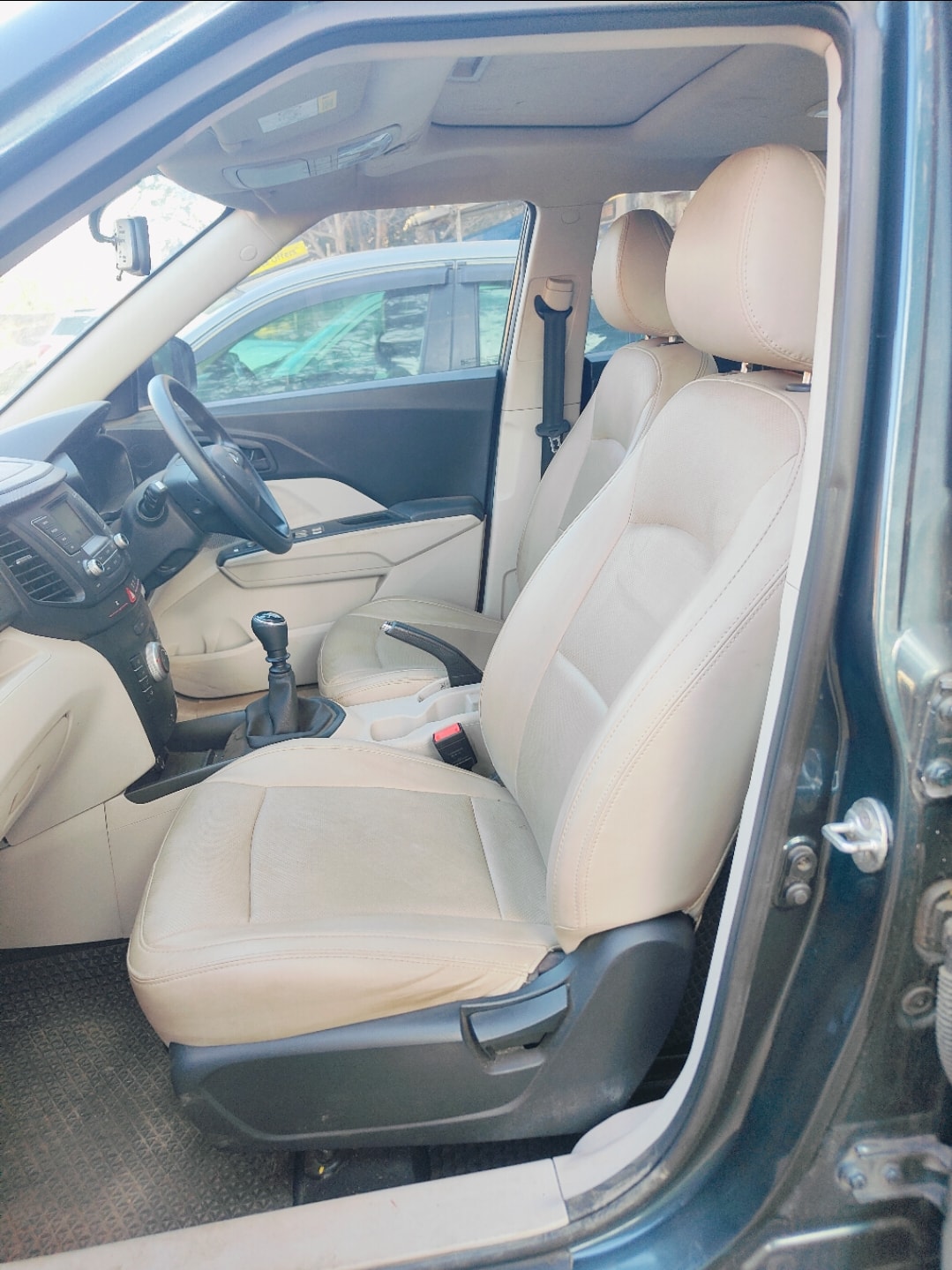 Used 2023 Mahindra XUV300 Used 2023 Mahindra XUV300