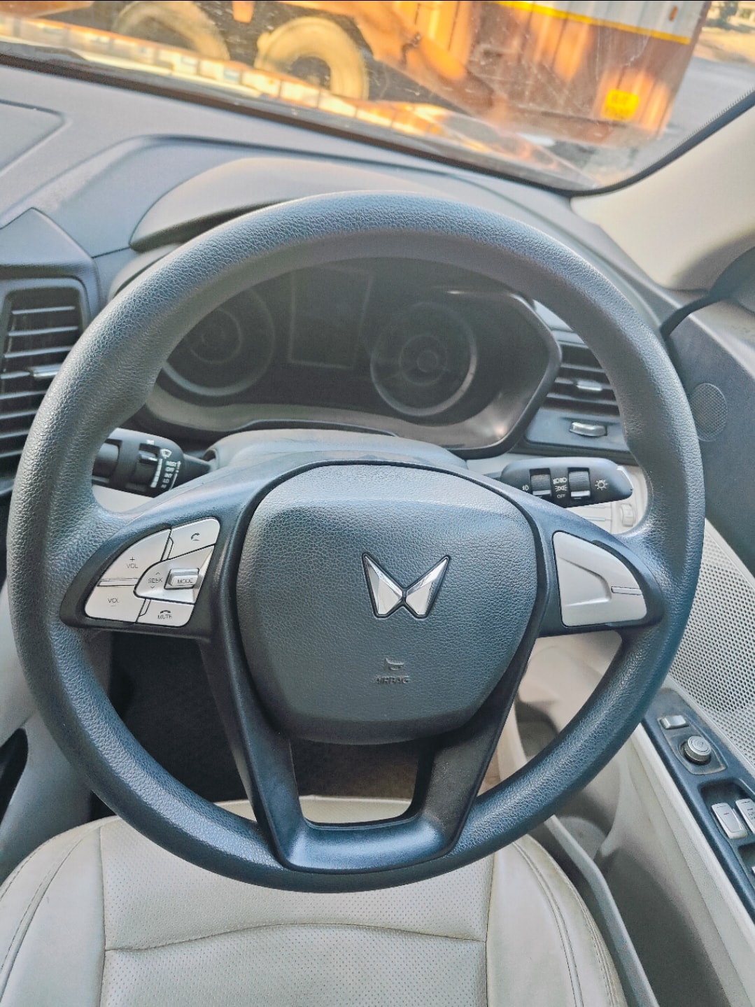 Used 2023 Mahindra XUV300 Used 2023 Mahindra XUV300