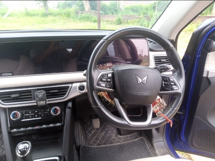 Used 2021 Mahindra XUV700 Used 2021 Mahindra XUV700