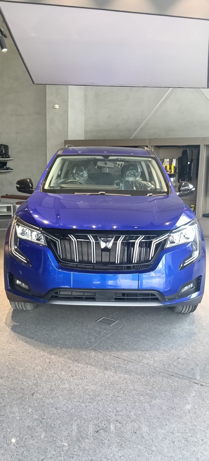 Used 2023 Mahindra XUV700 Used 2023 Mahindra XUV700